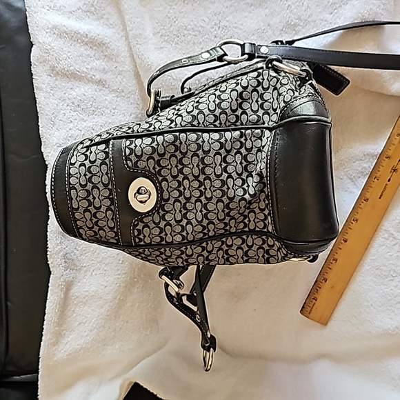 COPY - Genuine ÇOACH Vintage Hobo Bucket Purse - The Real Deal! This was a Sign… - Picture 4 of 11